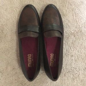 Munro Kiera brown leather/lizard slip on shoes